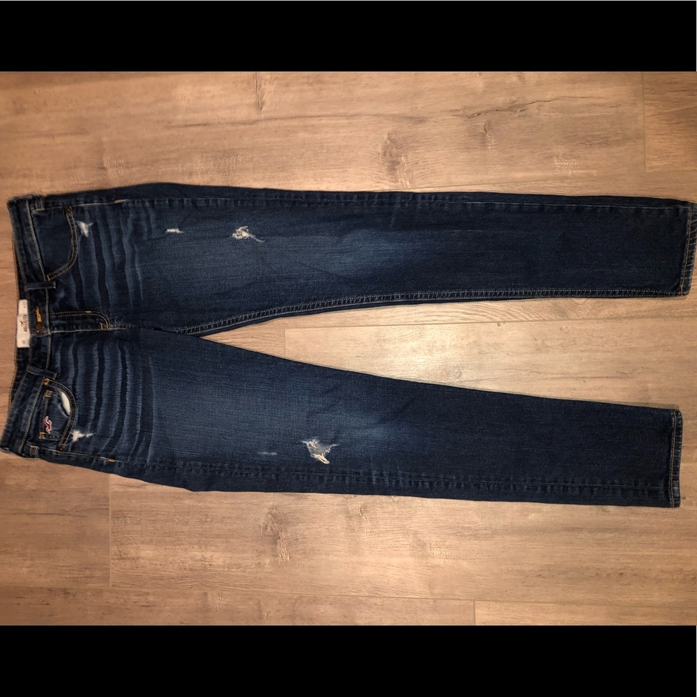 Dark wash Holister skinny jeans with holes